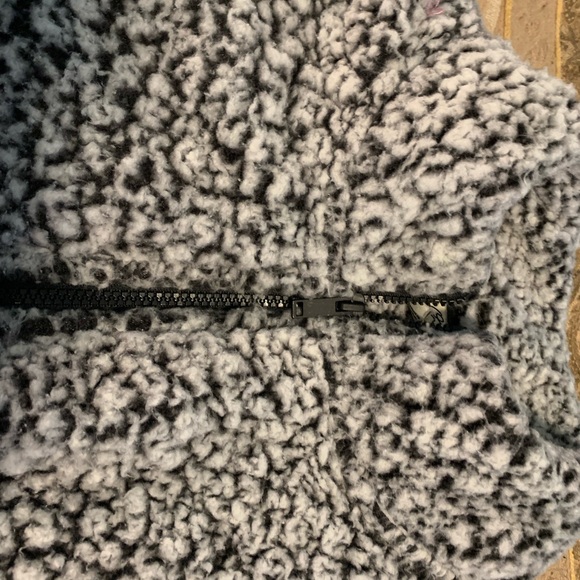 Express Sherpa small crop jacket. Excellent condition black white gray - Picture 2 of 3